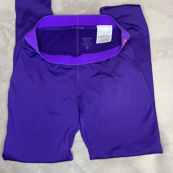 Nike Pro leggings Never wore, size M but fits like Small, Mid Rise - Picture 3 of 6